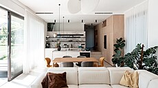 Interiér definuje minimalismus a p�írodní materiály. 
