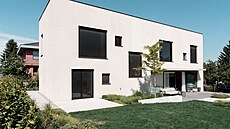Domek zasazený do star�í zástavby je obklopený zelení. Architekti z Edit!...