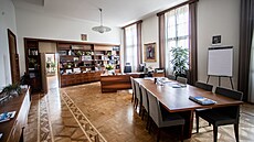 Tady sedával Gustáv Husák. Za okny m�l ticho.