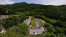 Peloton b�hem osmnácté etapy italského Gira