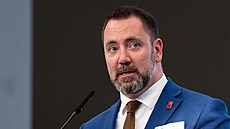 Ministr �ivotního prost�edí Igor �ervený (Motoristé) na tiskové konferenci k...