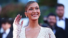 Bella Hadidová na festivalu v Cannes 2026