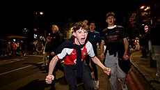 Fanou�ci Arsenalu oslavují titul.