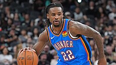 Cason Wallace z Oklahoma City Thunder se �ítí do útoku.