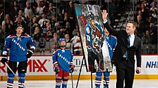 Claude Lemieux v roce 2010, fanou�ci Colorado Avalanche mu d�kují za jeho...