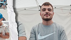 Zadák Ale� �ech na podpisové akci plze�ských hokejist�.