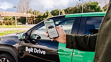 Carsharingová platforma Bolt Drive mí�í za hranice �eské republiky. Nov� mohou...