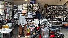 Ka�dodenní realita ve vietnamských ulicích ale ukazuje, �e si místní obchodníci...