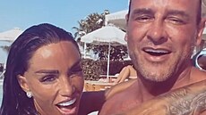 Katie Price a její man�el Lee Andrews v Dubaji (8. kv�tna 2026)