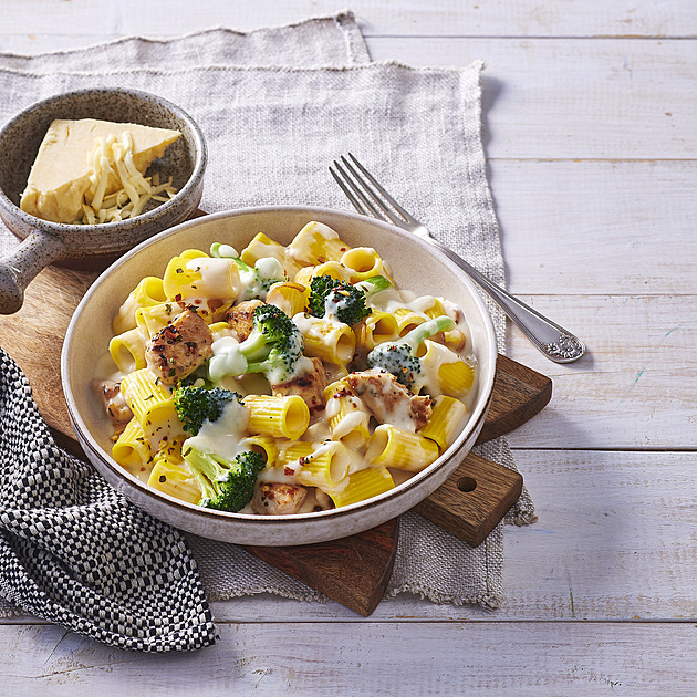 Rychlé těstoviny s kuřecím masem a brokolicí: Recept na bleskovou večeři