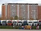 Levné nájmy v panelových domech prom�nily �tvr� v logistické a ubytovací zázemí...