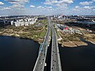 Sídli�t� nemá �ádné spojení s metrem, oblast je odd�lená od zbytku m�sta �ekou...