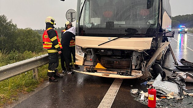 U Bor�ova nad Vltavou se srazil autobus s autem. (31. kv�tna 2026)