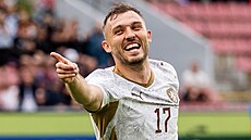 Tomá� Ladra se raduje z gólu proti Kosovu.