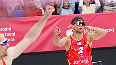 Ji�í Sedlák ukazuje na Ond�eje Peru�i�e, který po dlouhé vým�n� bodoval.