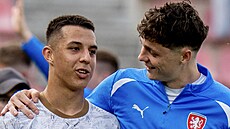 �eský zálo�ník Hugo Soch�rek po svém prvním reprezenta�ním zápase s kapitánem...