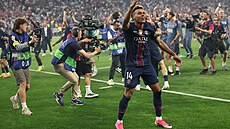 Pa�í��tí fotbalisté slaví vít�zství ve finále Ligy mistr�.