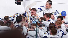 Fin�tí hokejisté slaví vít�zství na mistrovství sv�ta.