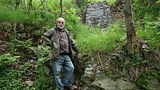 �Pomník se musel do p�lky rozebrat, znovu slo�it, celý vyspárovat,� �ekl místní...