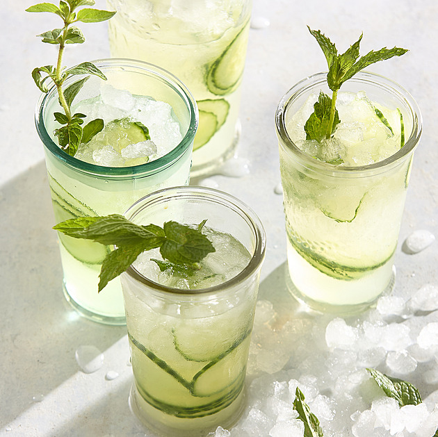 Okurkovo-citronová limonáda: Recept na domácí osvěžení s třtinovým cukrem
