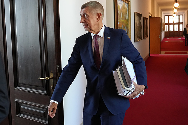 Vláda rozhoduje o miliardách zdravotním pojišťovnám za státn