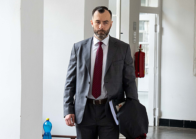 Za „chirurgy z dovozu“ padla třímilionová pokuta. SPD se odvolá, soudkyni kritizuje