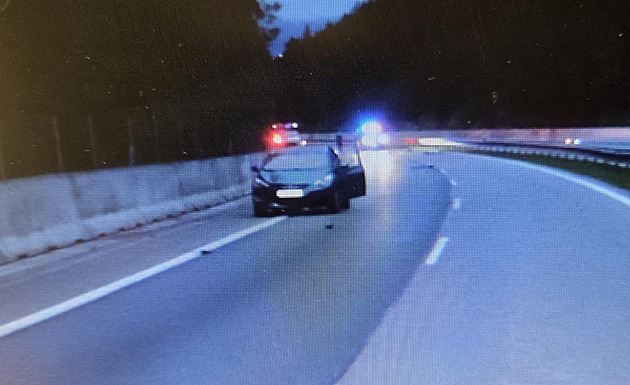 Na čtyřproudovce mimo obec srazilo auto chodkyni, 