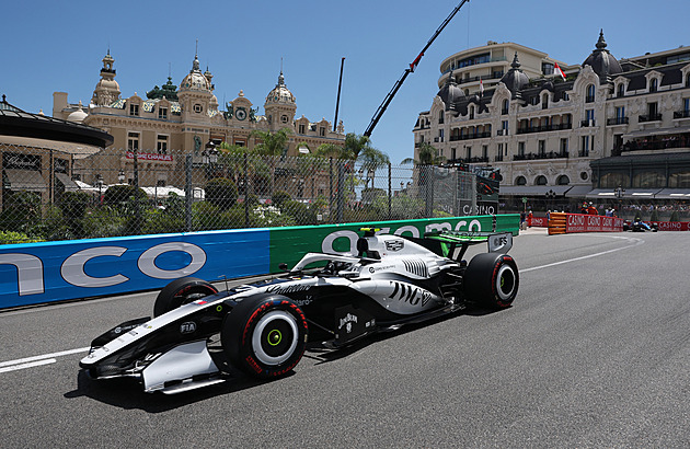 F1 ONLINE: Verstappena na startu zradila technika, závod v M