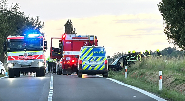 U Kolína se srazila dvě auta. Zranilo se několik lidí včetně dětí
