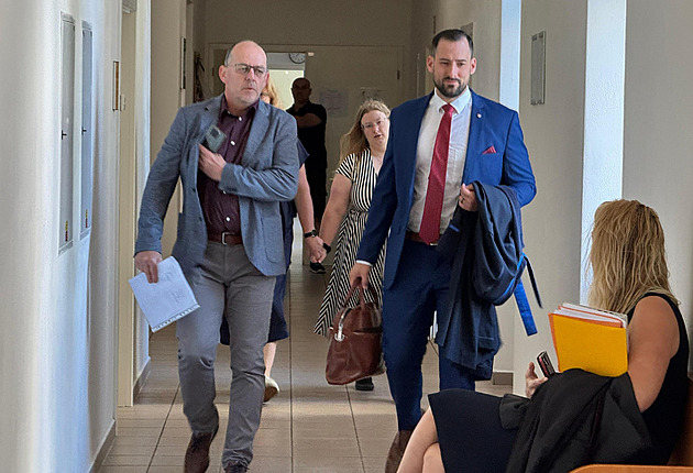 Podvodnými fakturami starosta deset let tuneloval obecní účet, přišel si na miliony