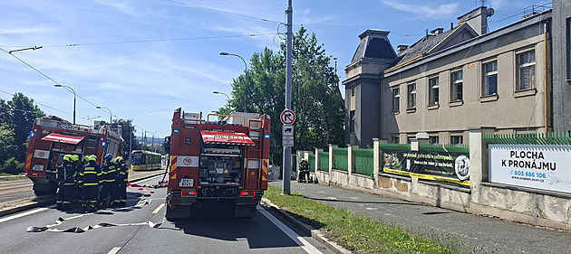 Požár v bývalém plzeňském hotelu, z objektu evakuovali desít