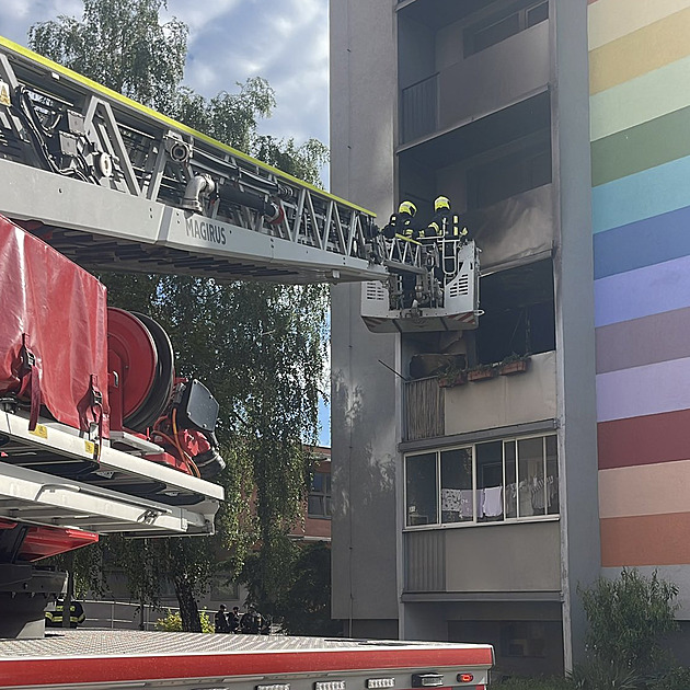 Při nabíjení elektrokola v bytě vzplála baterie, š