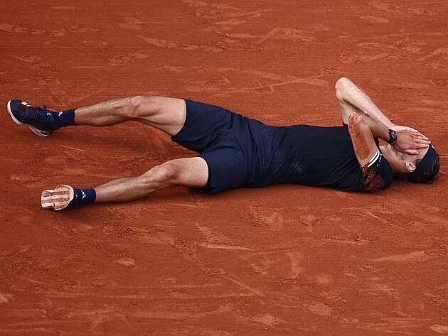 Alexandr Zverev se raduje z v�t�zstv� na Roland Garros