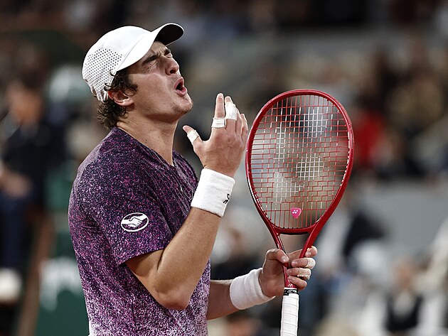 Joao Fonseca b�duje nad poka�enou v�m�nou ve �tvrtfin�le Roland Garros.
