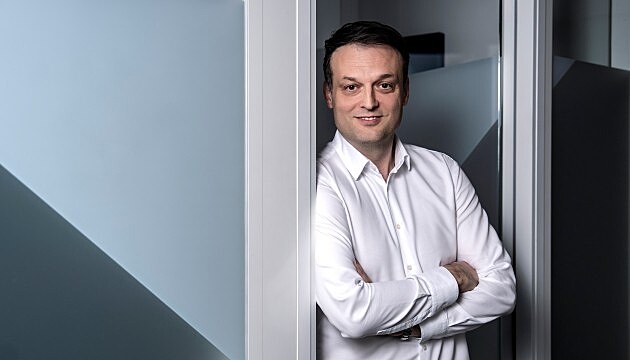 IVAN LJUBI�, GENERÁLNÍ �EDITEL SKUPINY HISENSE PRO �R A SR FANDÍ FOTBALU ODMALA