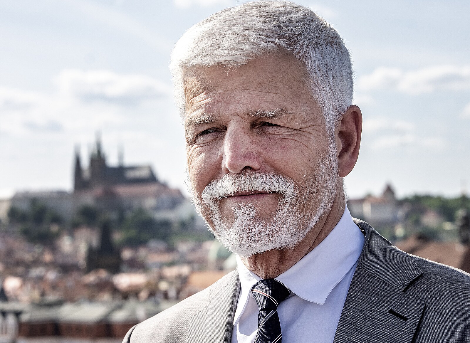 Prezident Petr Pavel od vlády zatím nemá mandát na summit NATO, kabinet omezil i jeho delegaci