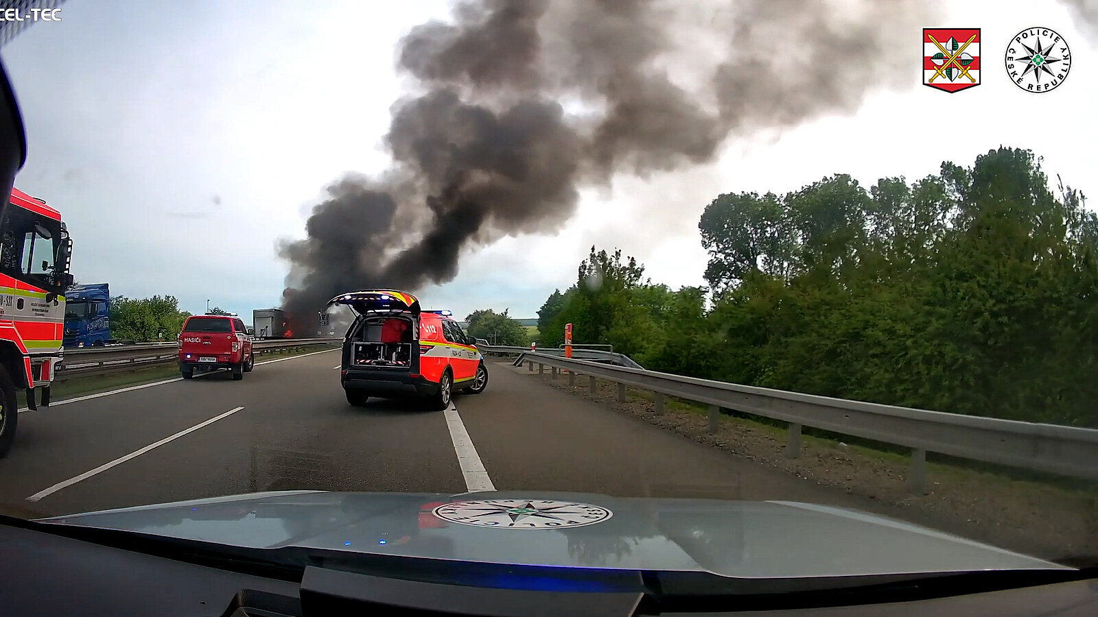 Policie ukázala video ze zásahu při tragédii na D2, kritizuje chování některých řidičů