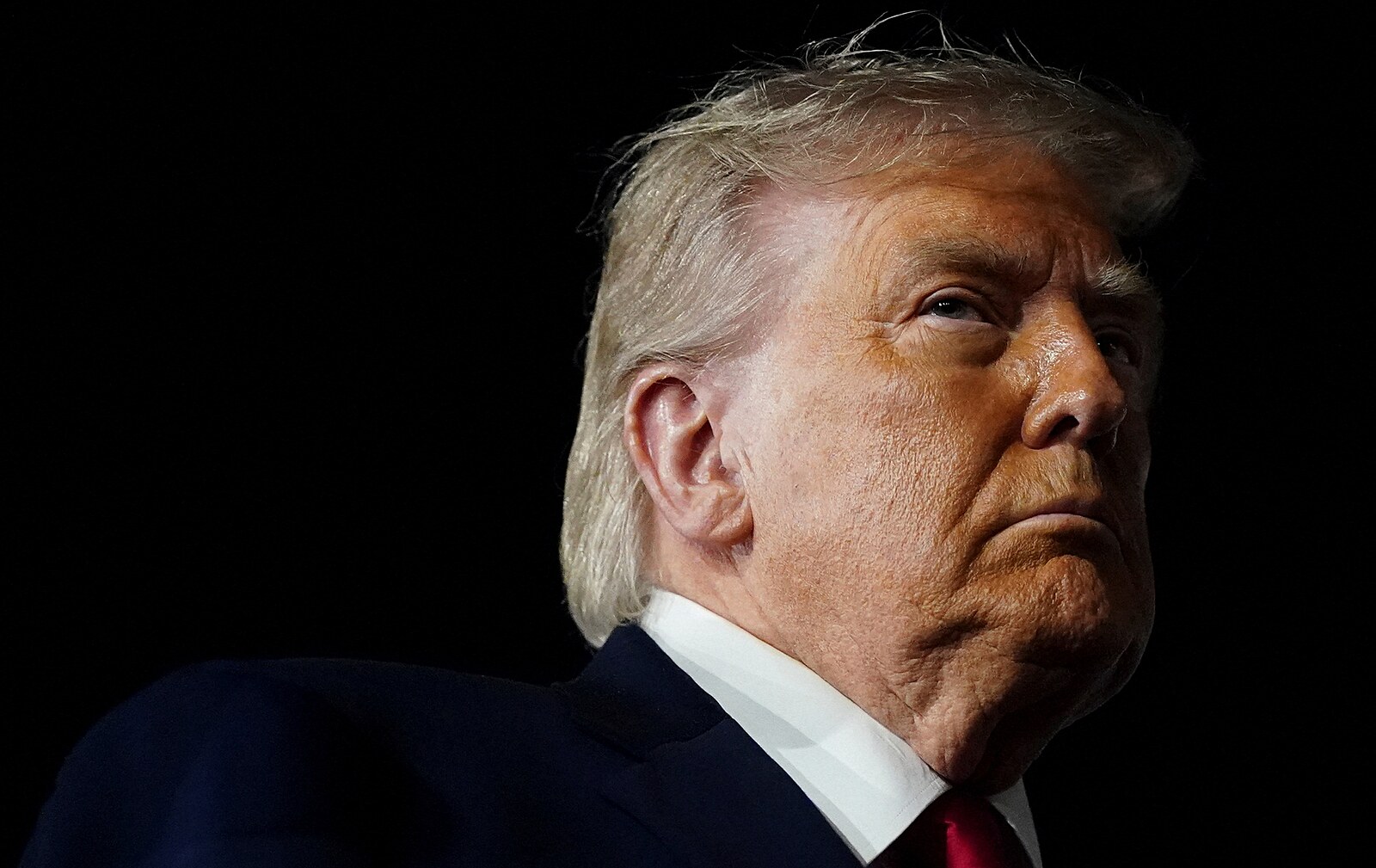 Írán sestřelil náš vrtulník Apache, budeme muset odpovědět, prohlásil Trump