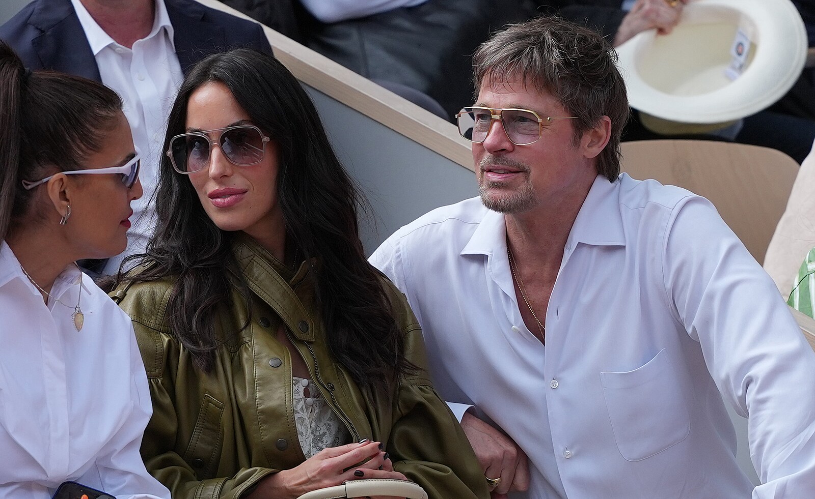Brad Pitt si užíval s přítelkyní ve Francii. Jeho děti se zb