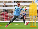 Mat�j Ková� p�i tréninku �eských fotbalist�.