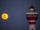 Zde je na snímku modrý mikroúpln�k, který se objevuje nad p�ístavem Tanmen v...