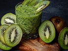 Kiwi je plné vitamín�, vlákniny a navíc je výborné.