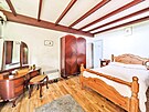 D�m nabízí t�i lo�nice, z nich� ka�dá vyu�ívá charakter p�vodní budovy. 