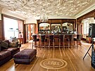 Sou�ástí domu je elegantní privátní bar, který evokuje atmosféru tradi�ních...