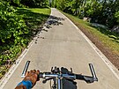 Nová cyklostezka kolem vodní nádr�e Rozko� u �eské Skalice.
