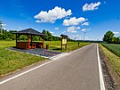 Nová cyklostezka kolem vodní nádr�e Rozko� u �eské Skalice.