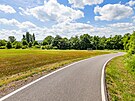 Nová cyklostezka kolem vodní nádr�e Rozko� u �eské Skalice.