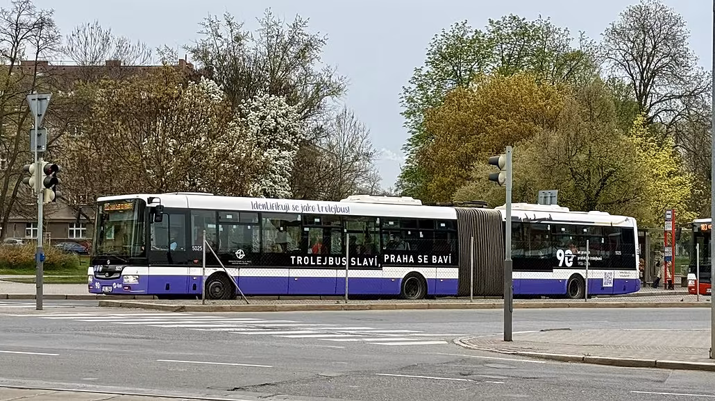 Pra�ský dopravní podnik �elí kv�li slogan�m kritice. (2026)