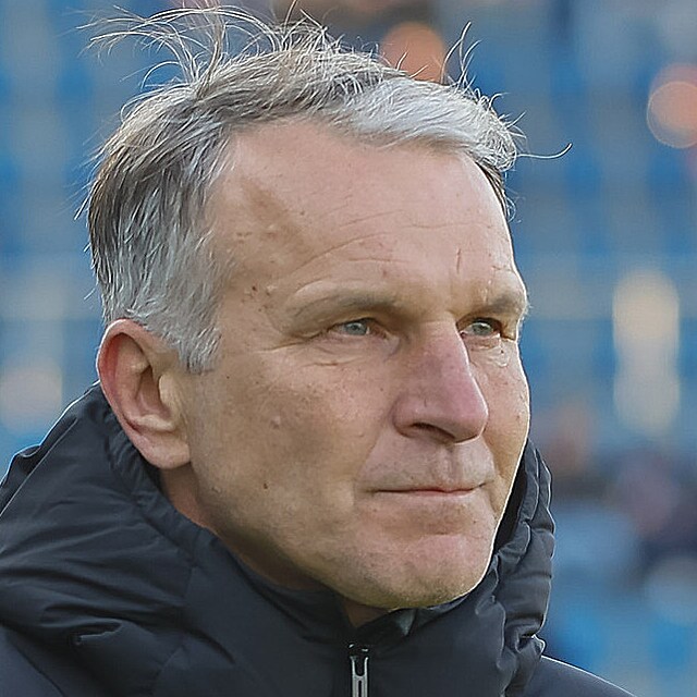 Roman Skuhrav�