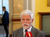Prezident Petr Pavel poskytuje noviná��m vyjád�ení po odchodu z jednání vlády....